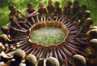 Children display Ubuntu Unity One for all All for Won